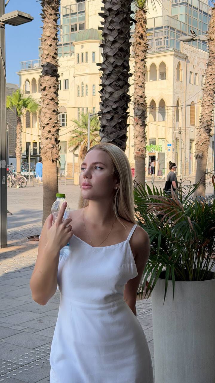 בתל אביב -סקסית בת 22 בחורה מחול בלונדה