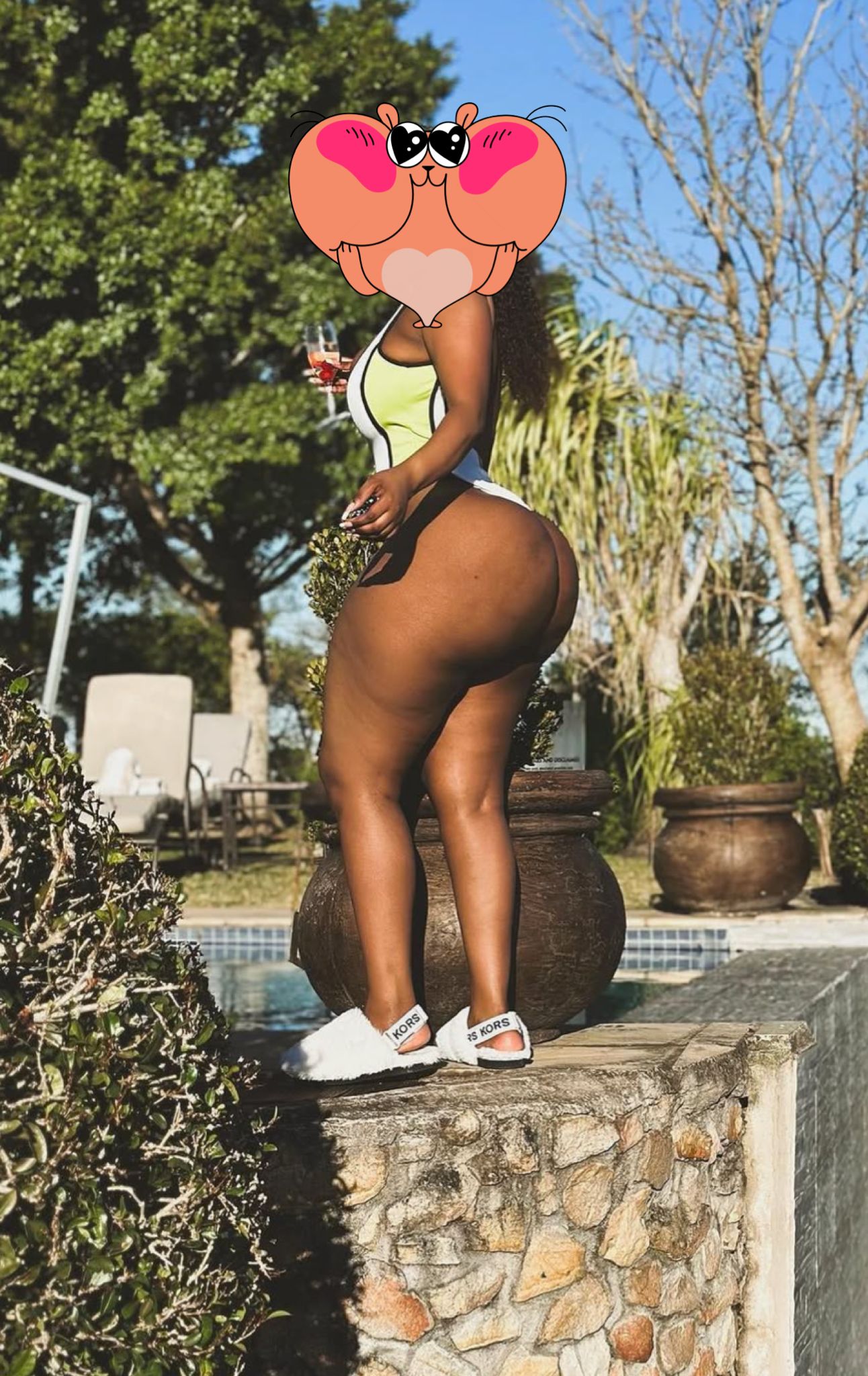 גני בחורה אפריקאית תיירת בת 35 בנתניה