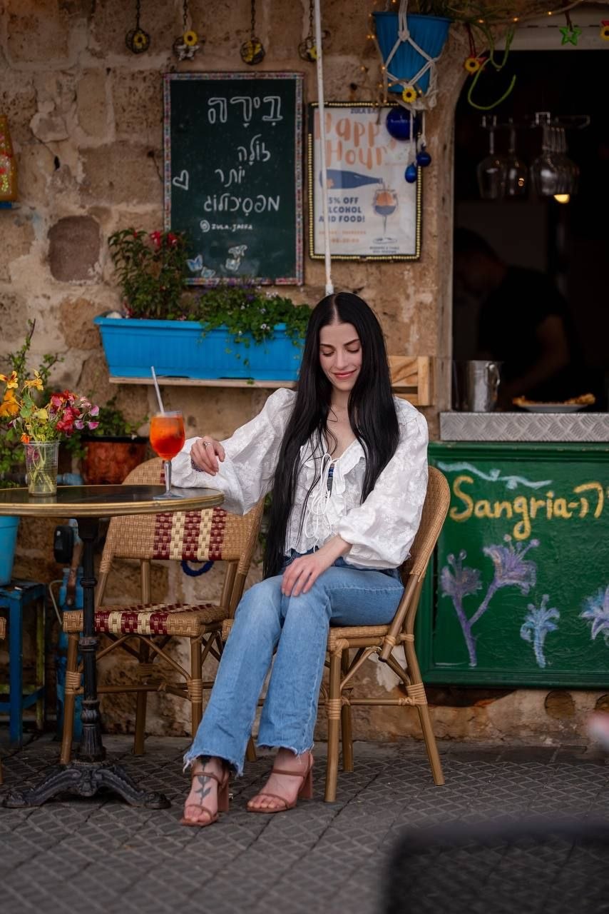 ליזה – תל אביב – בת 25 כוסית מארחת נשית