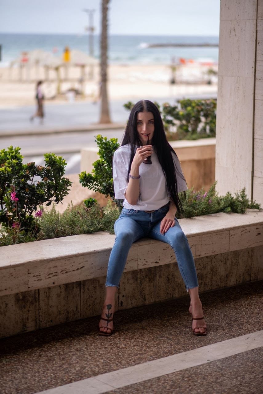 ליזה – תל אביב – בת 25 כוסית מארחת נשית