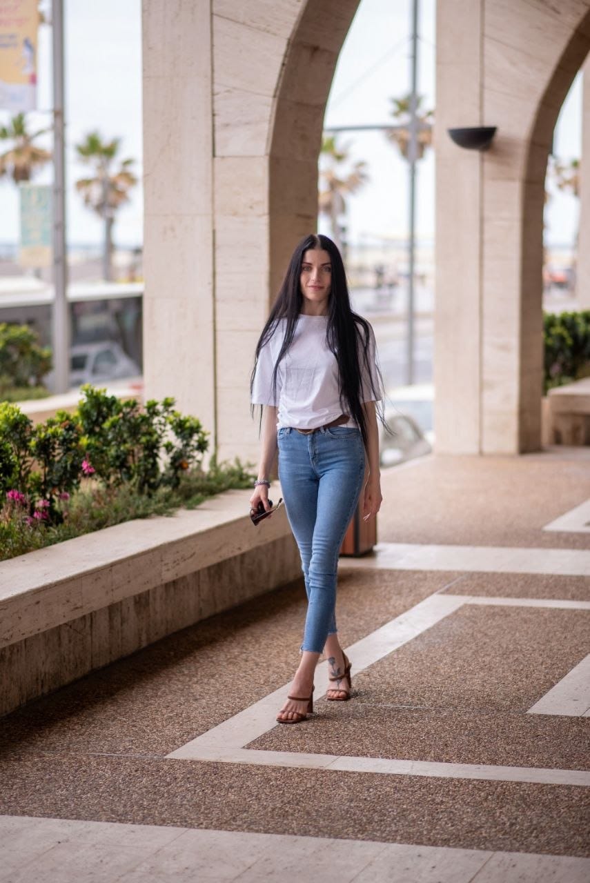 ליזה – תל אביב – בת 25 כוסית מארחת נשית